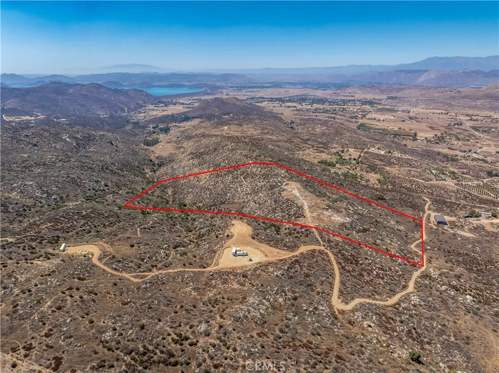 33445 Chameleon Road Hemet, CA 92544