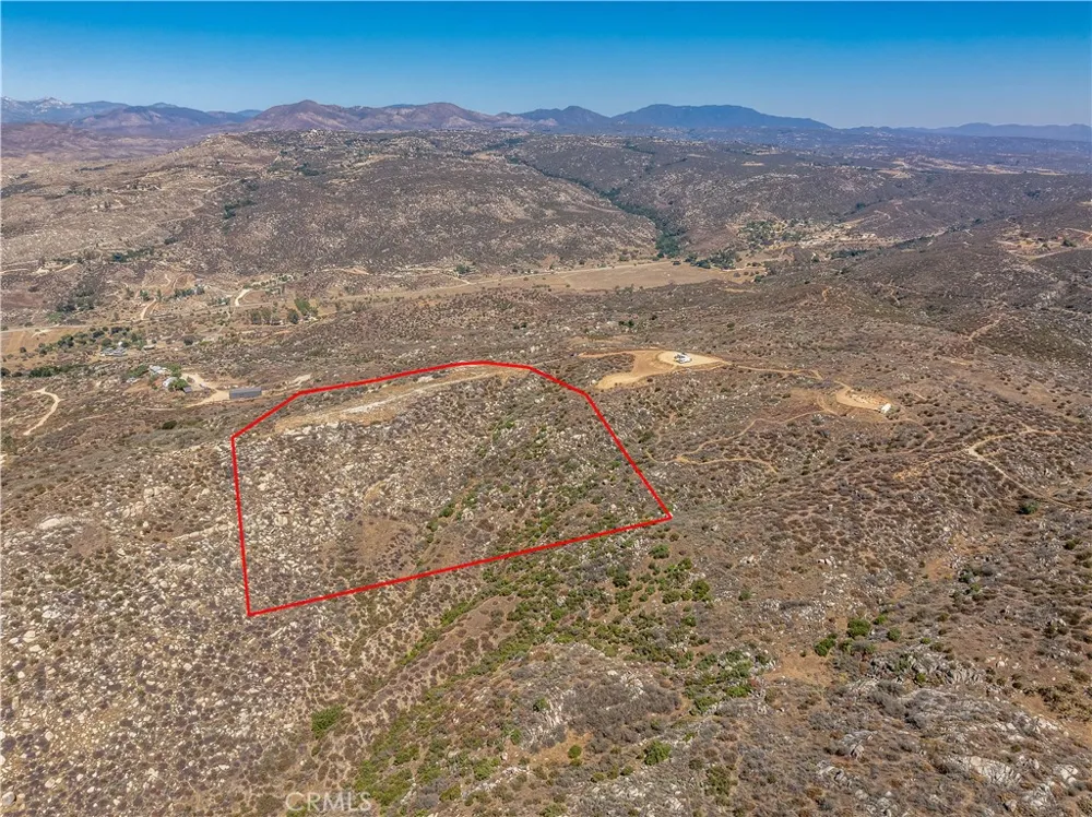 33445 Chameleon Road Hemet, CA 92544