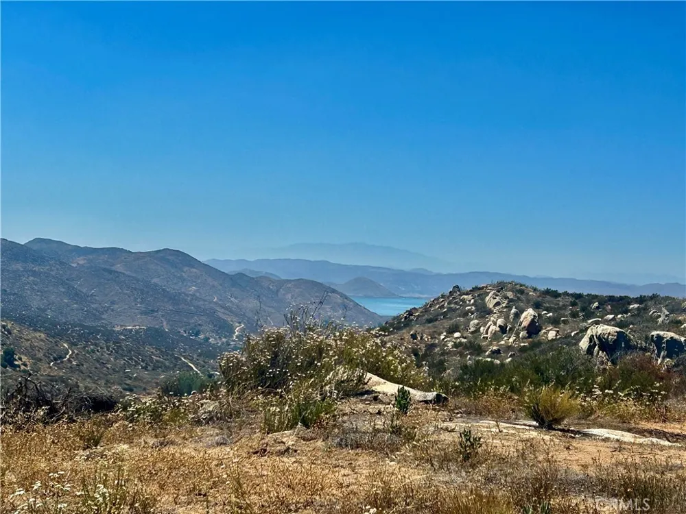 33445 Chameleon Road Hemet, CA 92544