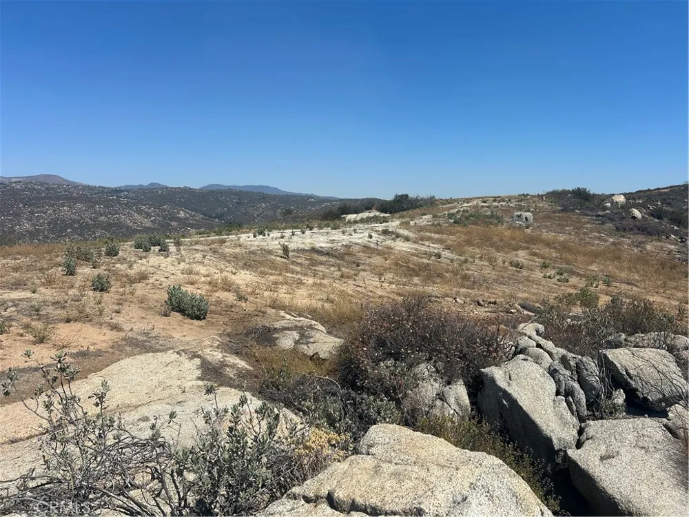 33445 Chameleon Road Hemet, CA 92544