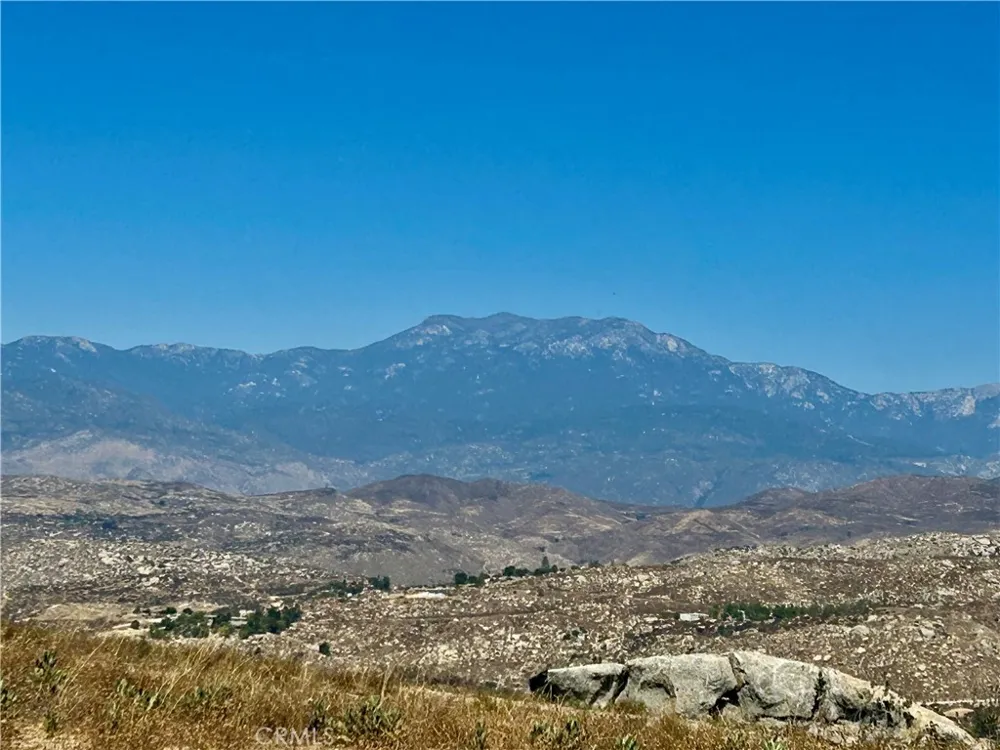 33445 Chameleon Road Hemet, CA 92544
