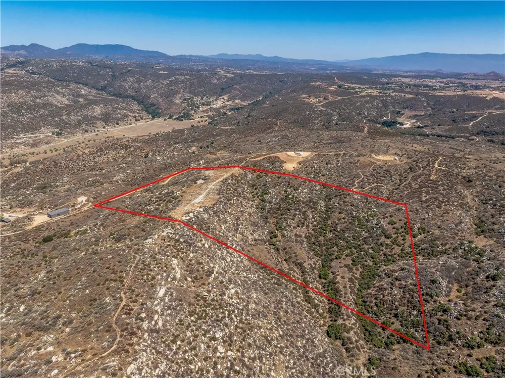 33445 Chameleon Road Hemet, CA 92544