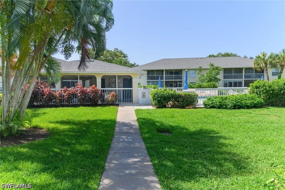 Squire Circle #201 Naples, FL 34104