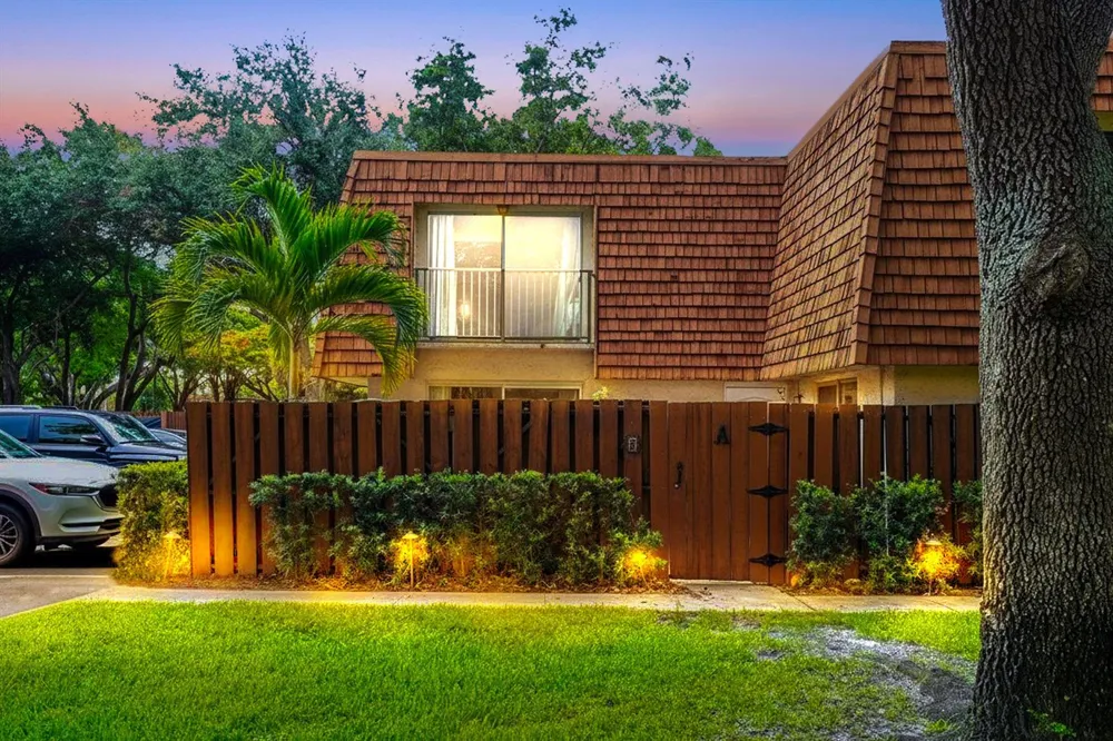 8910 SW 20th Place #A-23 Davie, FL 33324