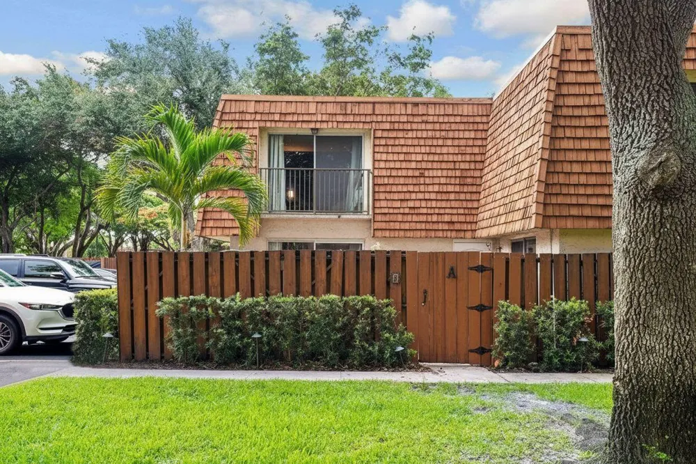 8910 SW 20th Place #A-23 Davie, FL 33324