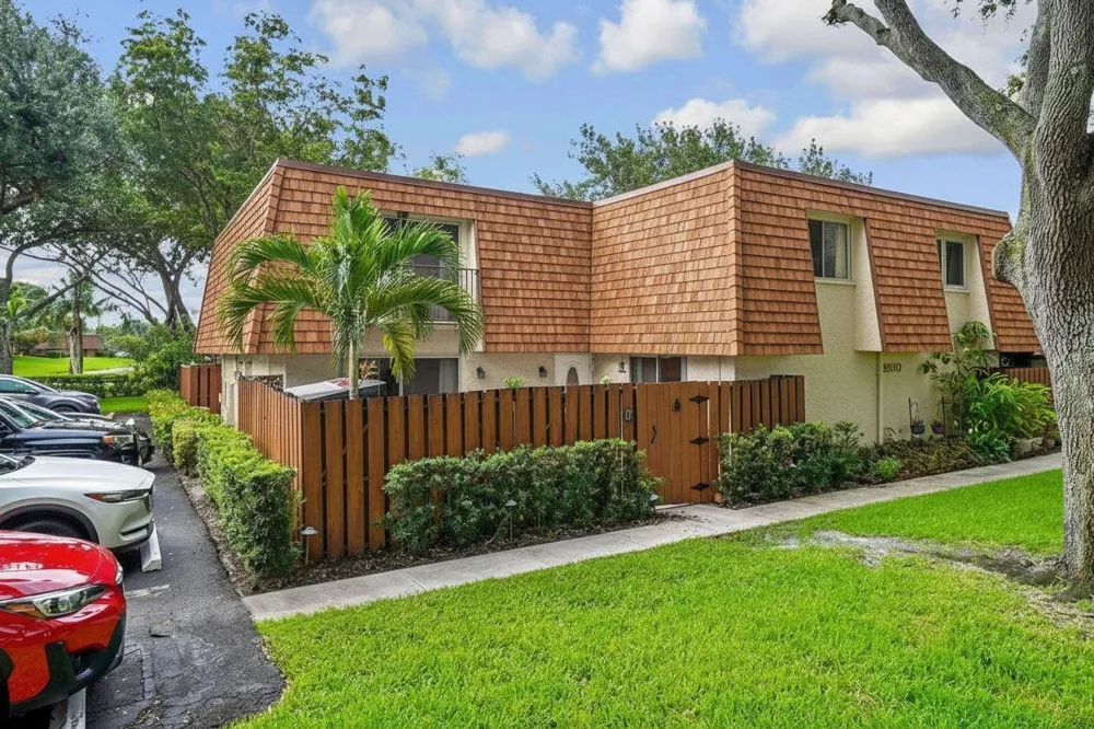 8910 SW 20th Place #A-23 Davie, FL 33324