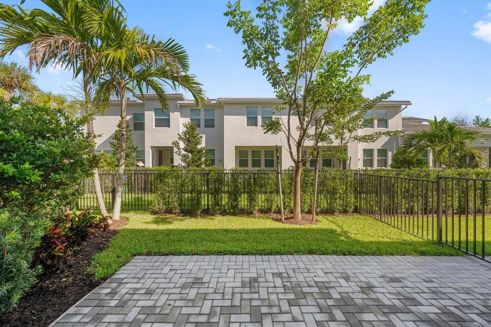 16423 Helix Court Westlake, FL 33470