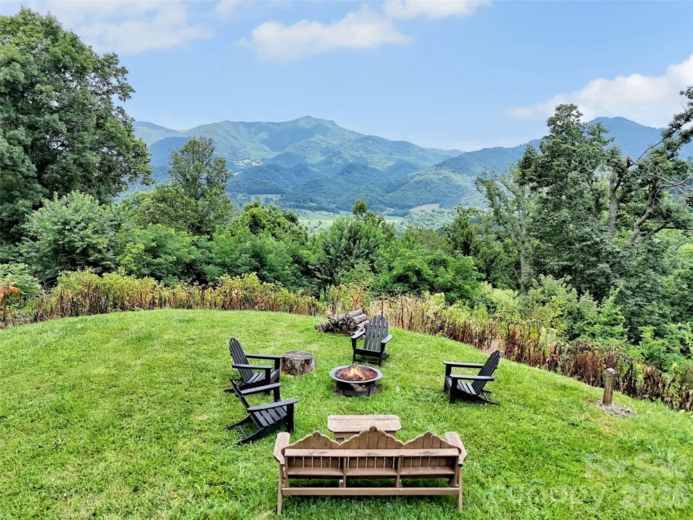 1231 Grandeur Heights Clyde, NC 28721