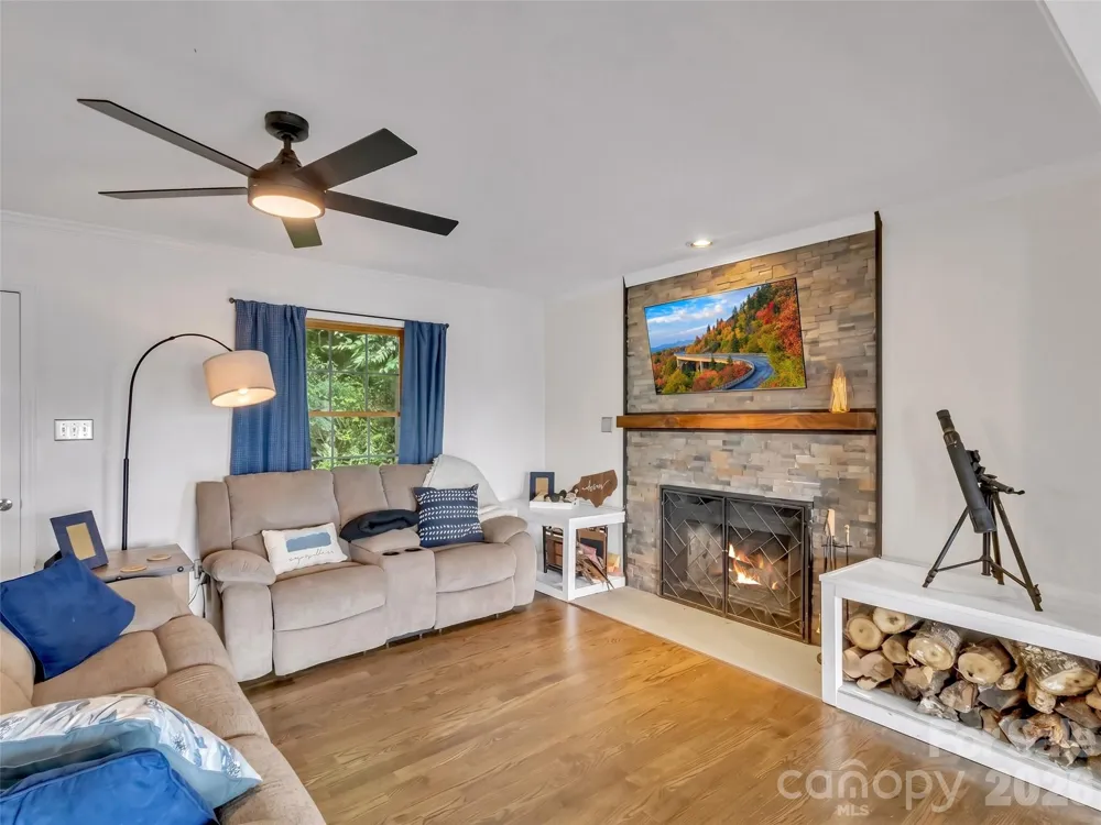 1231 Grandeur Heights Clyde, NC 28721