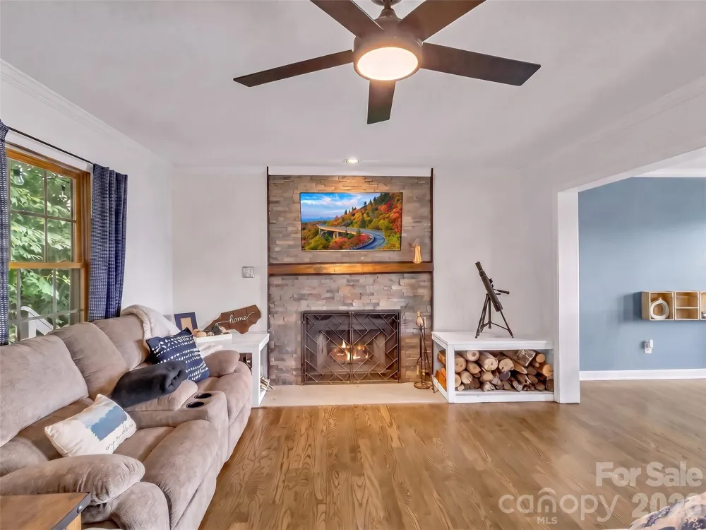 1231 Grandeur Heights Clyde, NC 28721