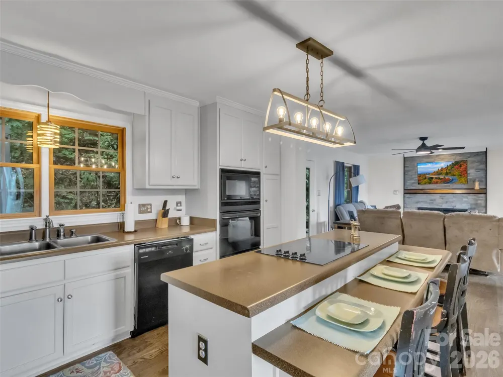 1231 Grandeur Heights Clyde, NC 28721