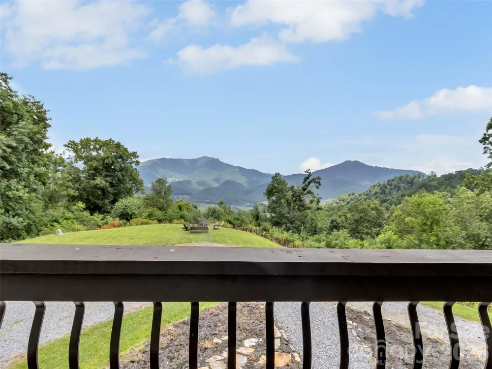 1231 Grandeur Heights Clyde, NC 28721