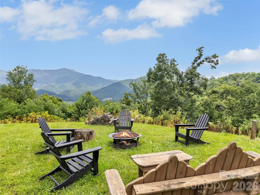 1231 Grandeur Heights Clyde, NC 28721
