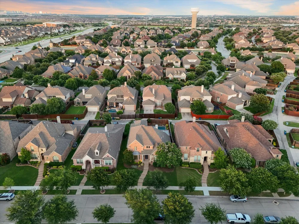 417 Mordred Lane Lewisville, TX 75056