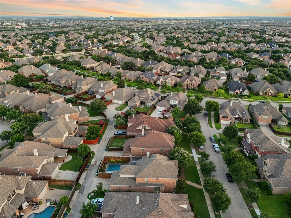 417 Mordred Lane Lewisville, TX 75056