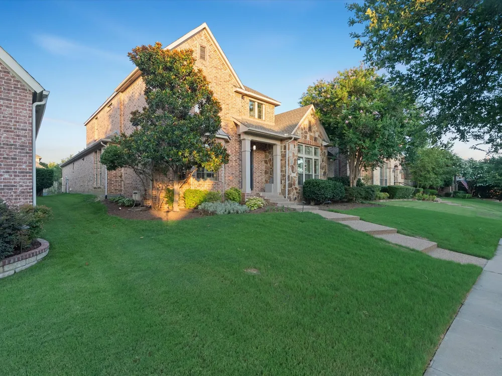 417 Mordred Lane Lewisville, TX 75056