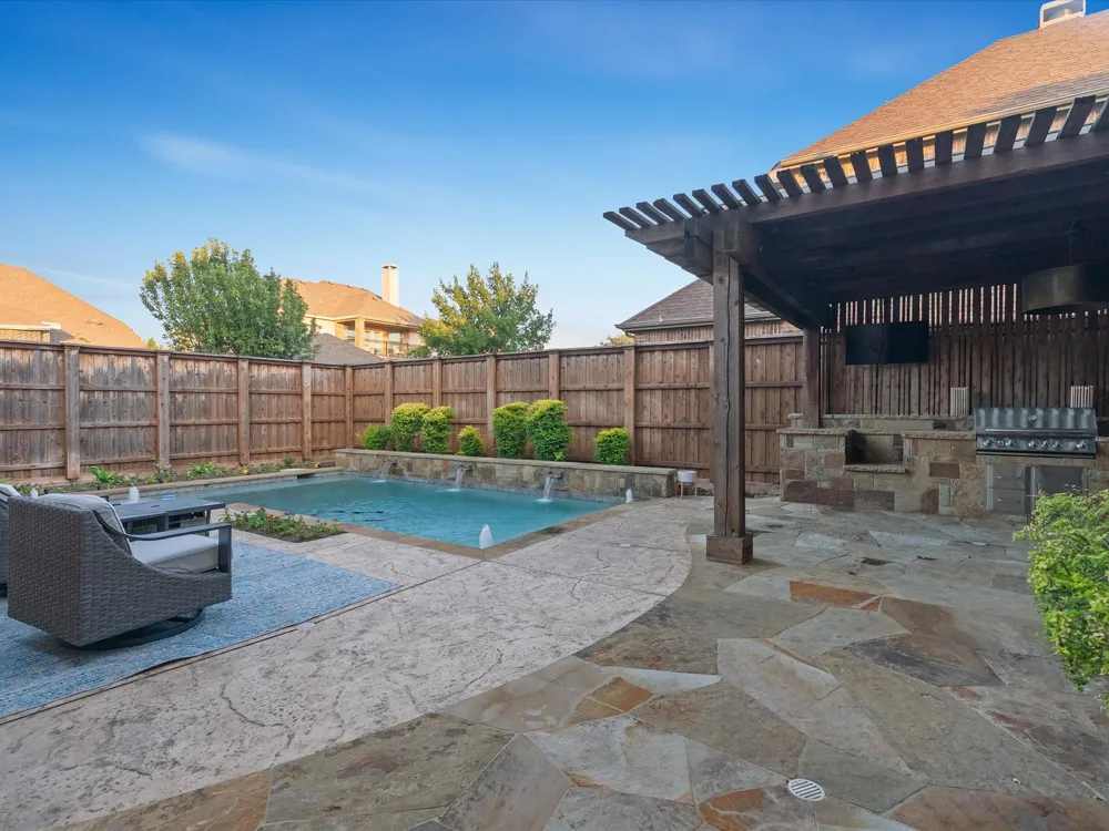 417 Mordred Lane Lewisville, TX 75056