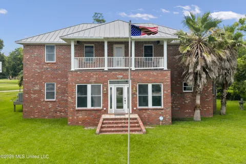2211 Beach Boulevard