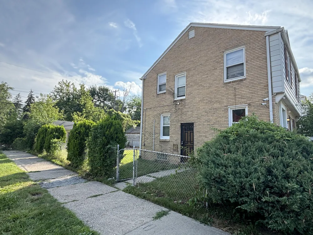 10301 Morang Avenue Detroit, MI 48224