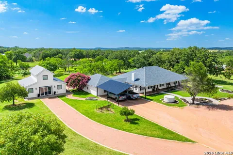 411 Emerald Loop