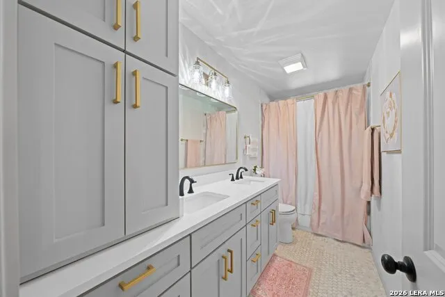 411 Emerald Loop Fredericksburg, TX 78624
