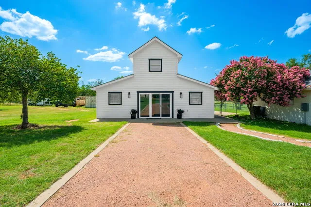 411 Emerald Loop Fredericksburg, TX 78624