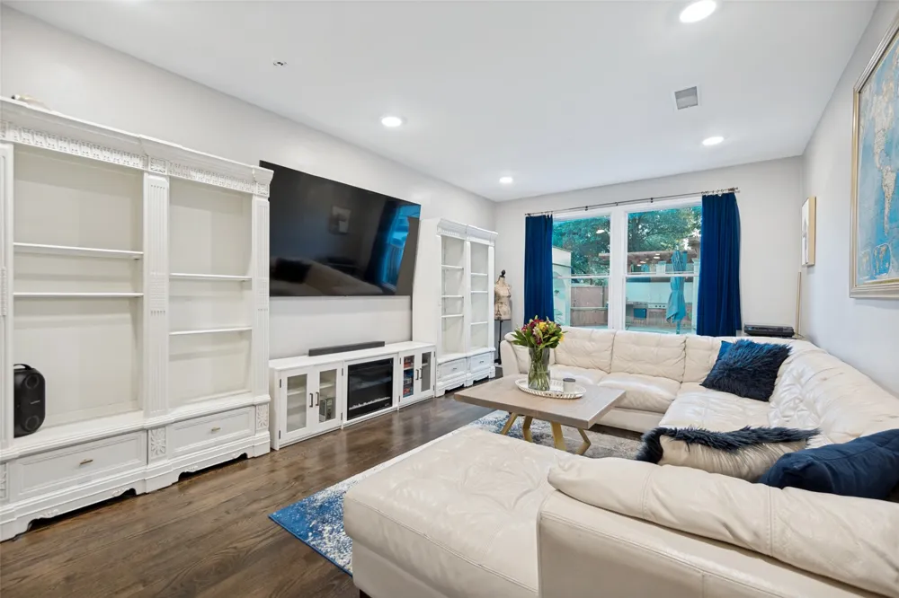 5318 Denton Drive Dallas, TX 75235