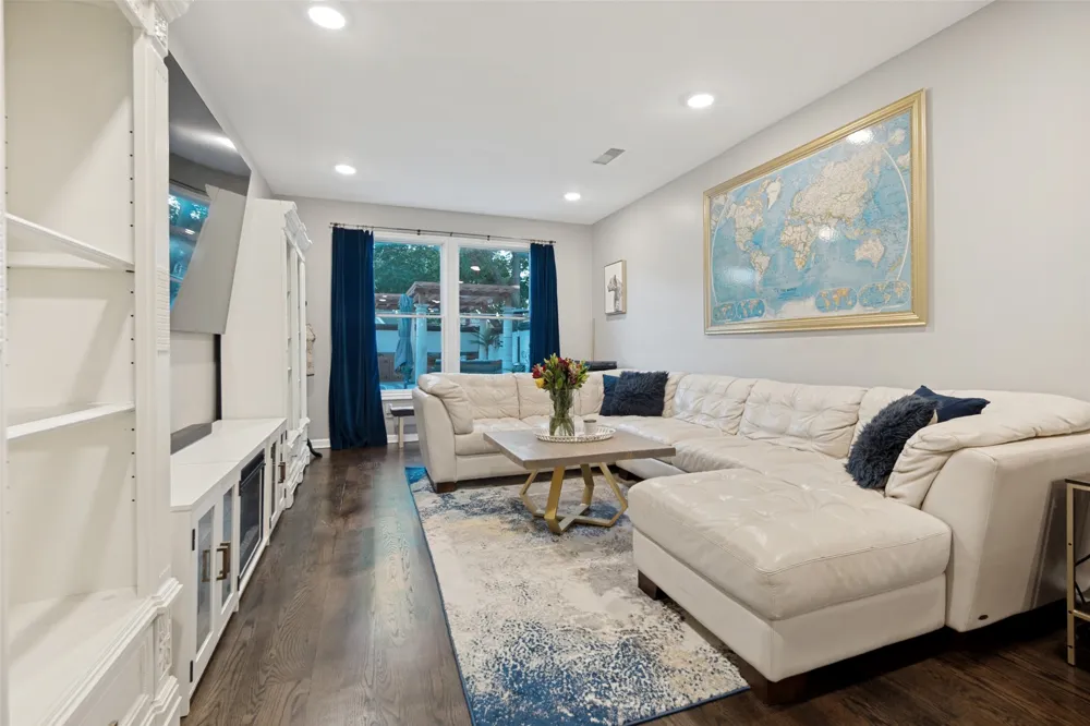 5318 Denton Drive Dallas, TX 75235