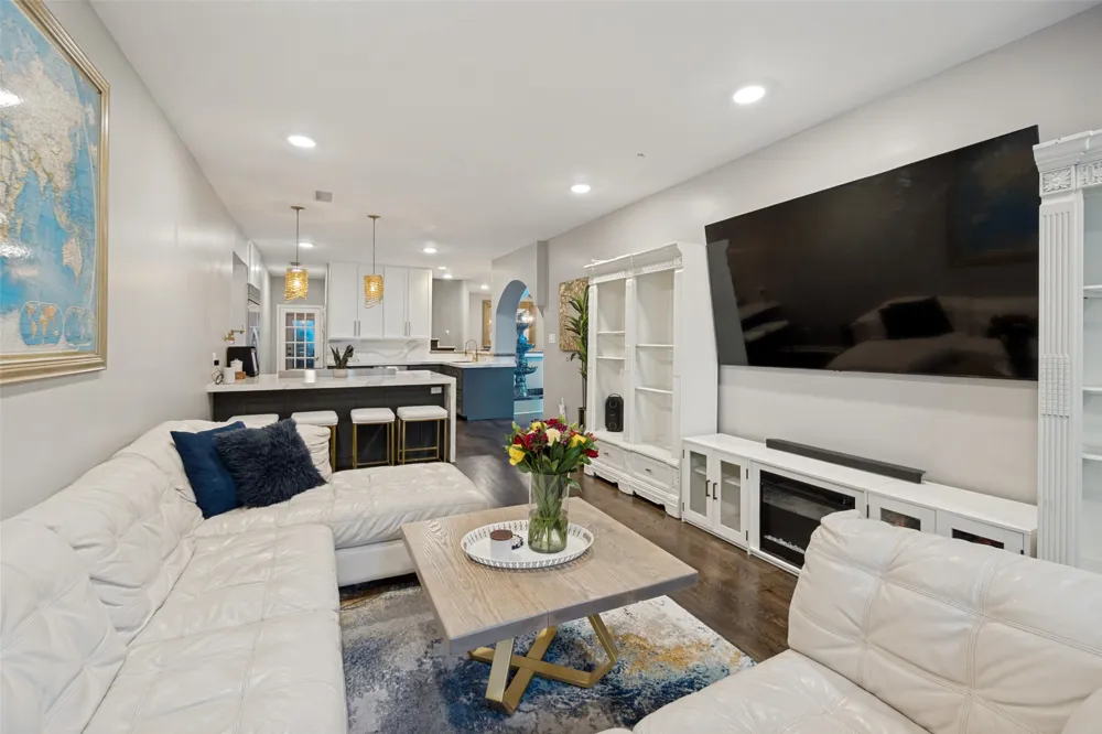 5318 Denton Drive Dallas, TX 75235
