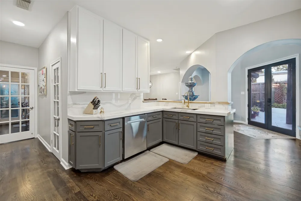 5318 Denton Drive Dallas, TX 75235