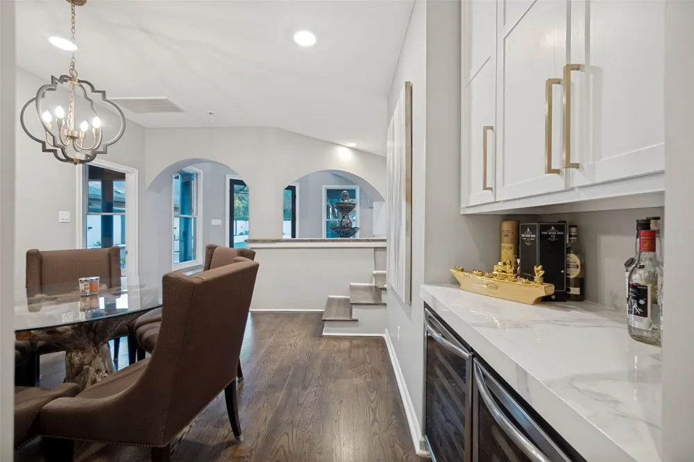 5318 Denton Drive Dallas, TX 75235