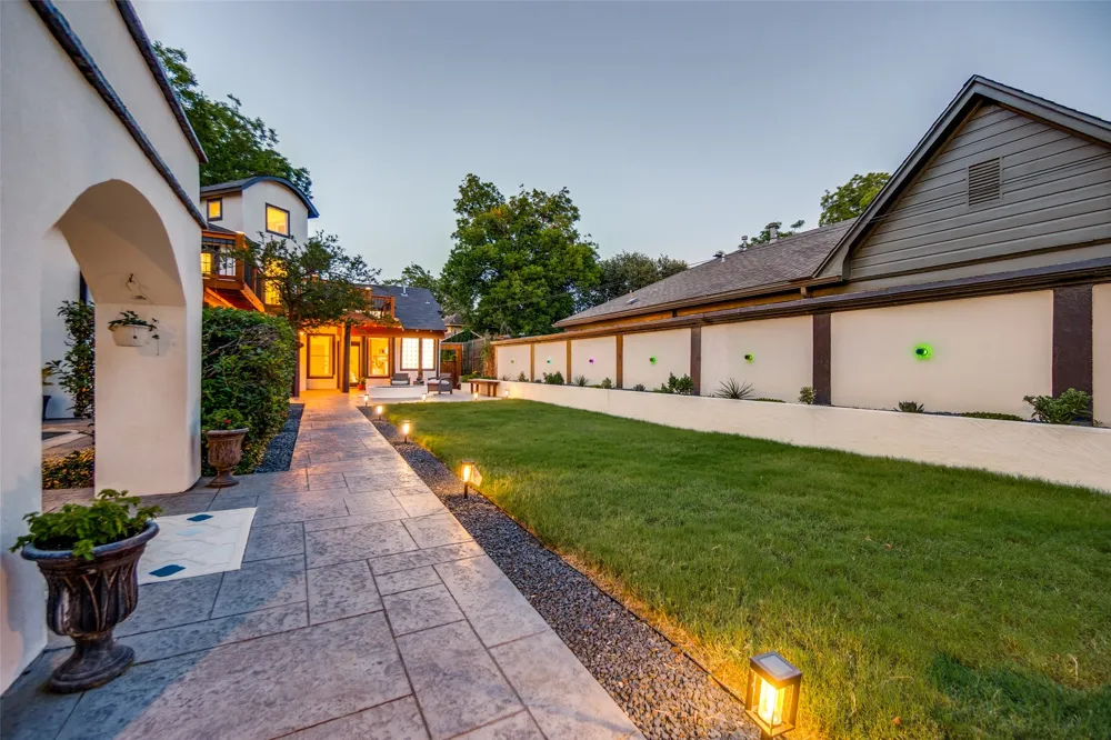 5318 Denton Drive Dallas, TX 75235