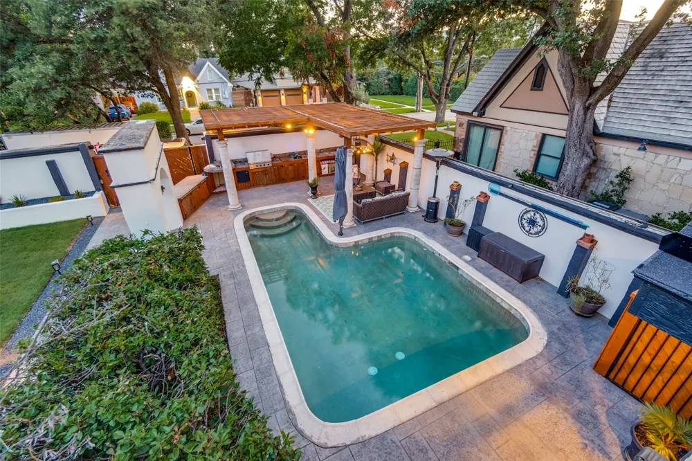 5318 Denton Drive Dallas, TX 75235