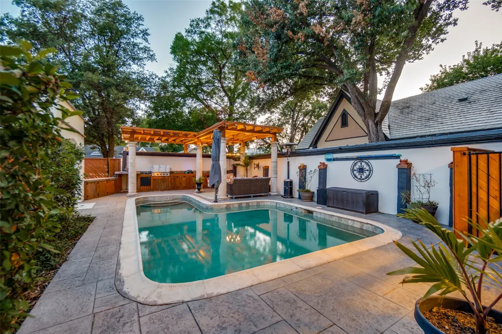 5318 Denton Drive Dallas, TX 75235