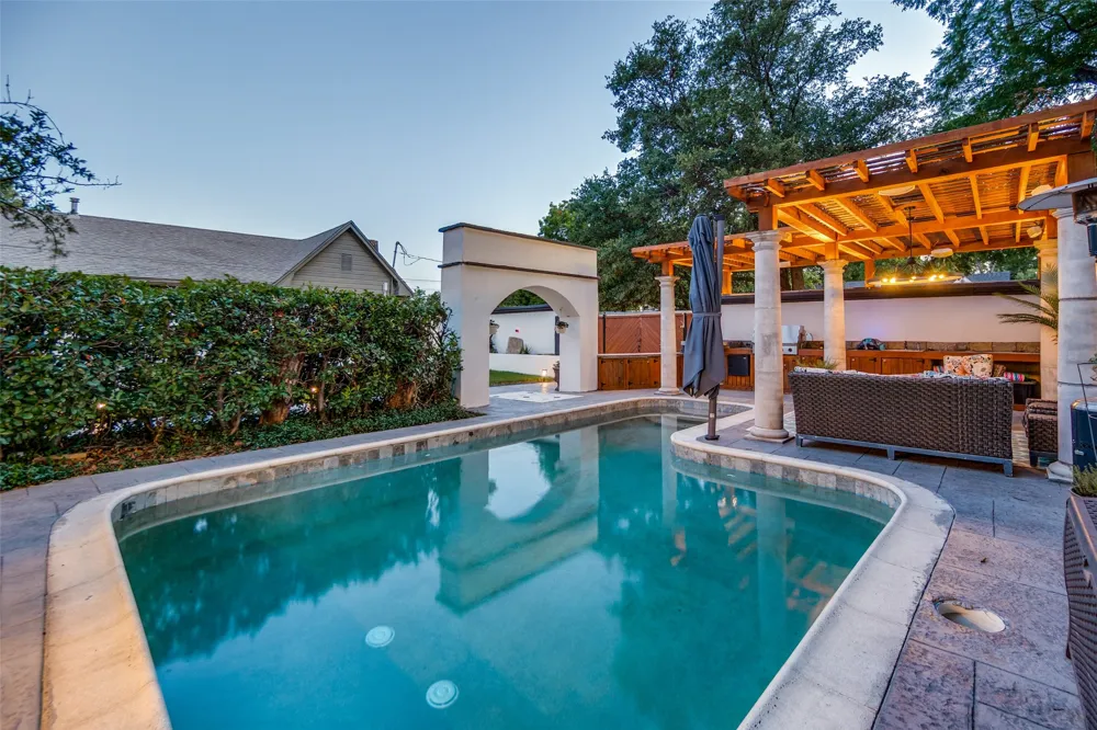 5318 Denton Drive Dallas, TX 75235