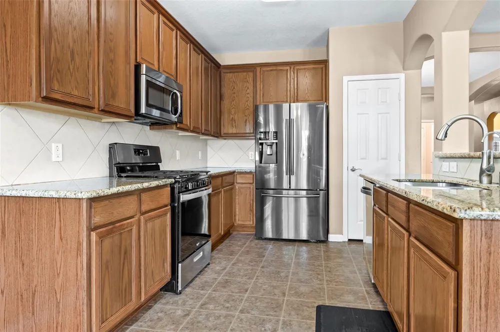 8618 E Highlands Crossing Highlands, TX 77562