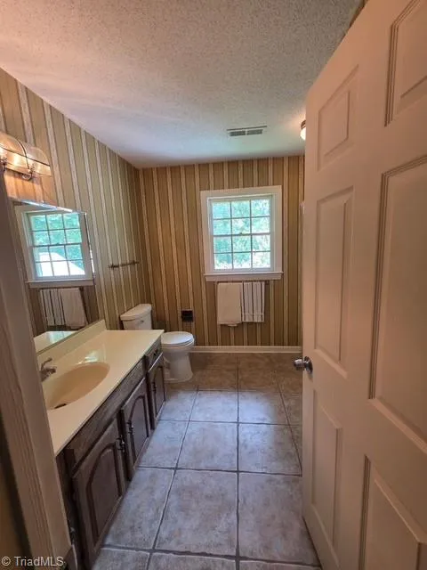 2385 River Run Drive Lewisville, NC 27023