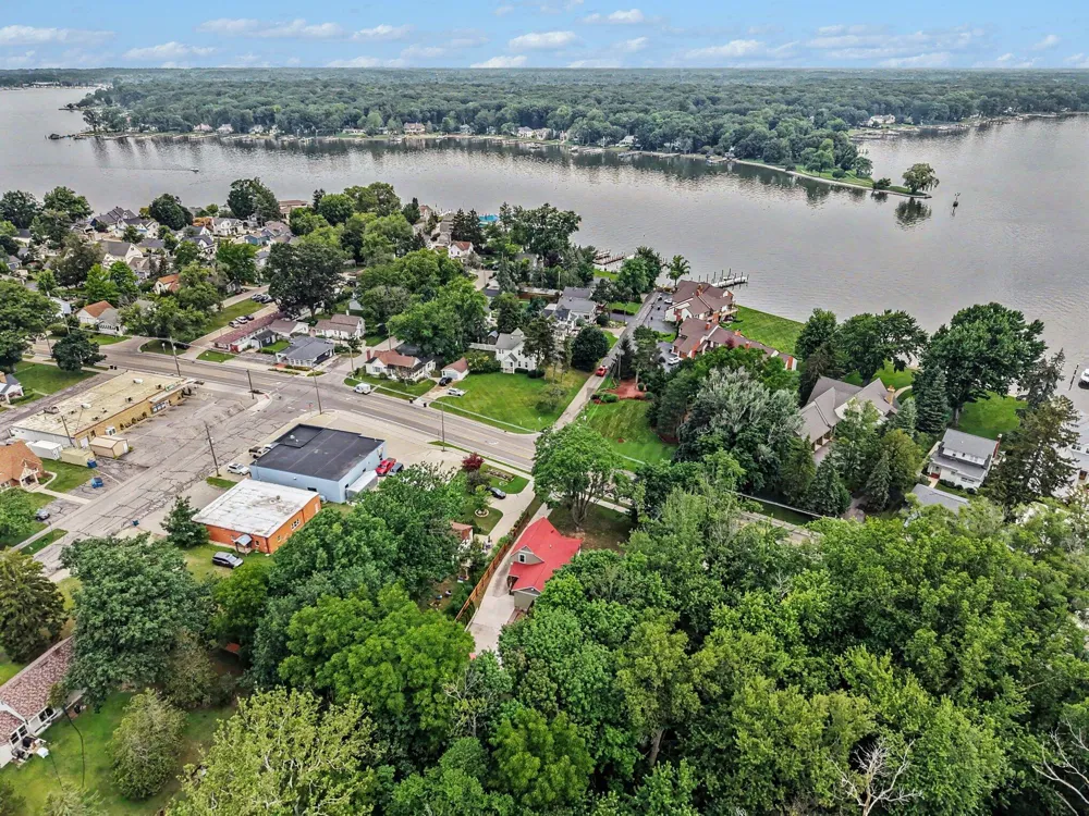 1130 S Shore Drive Holland City, MI 49423