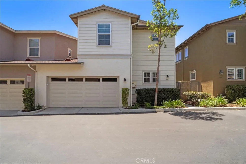 221 Landmark Tustin, CA 92782