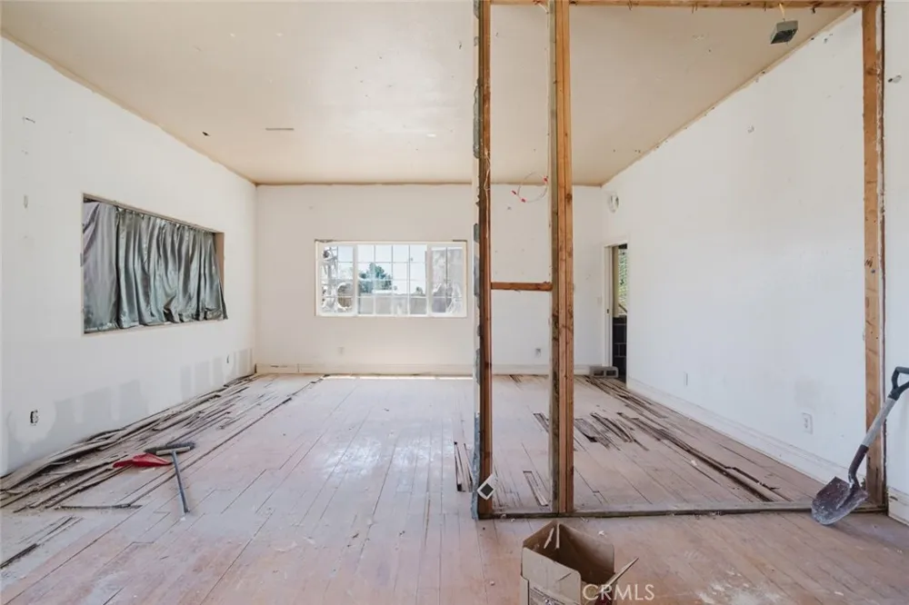 4463 Cloud 9 Mojave, CA 93501