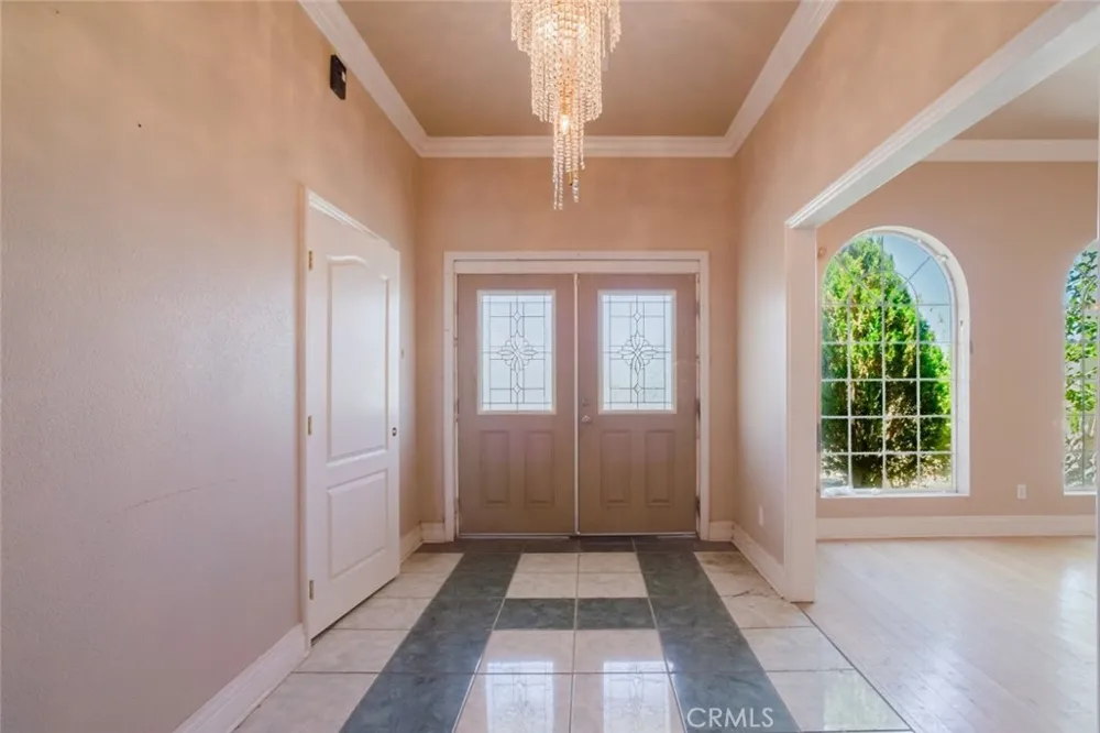4463 Cloud 9 Mojave, CA 93501