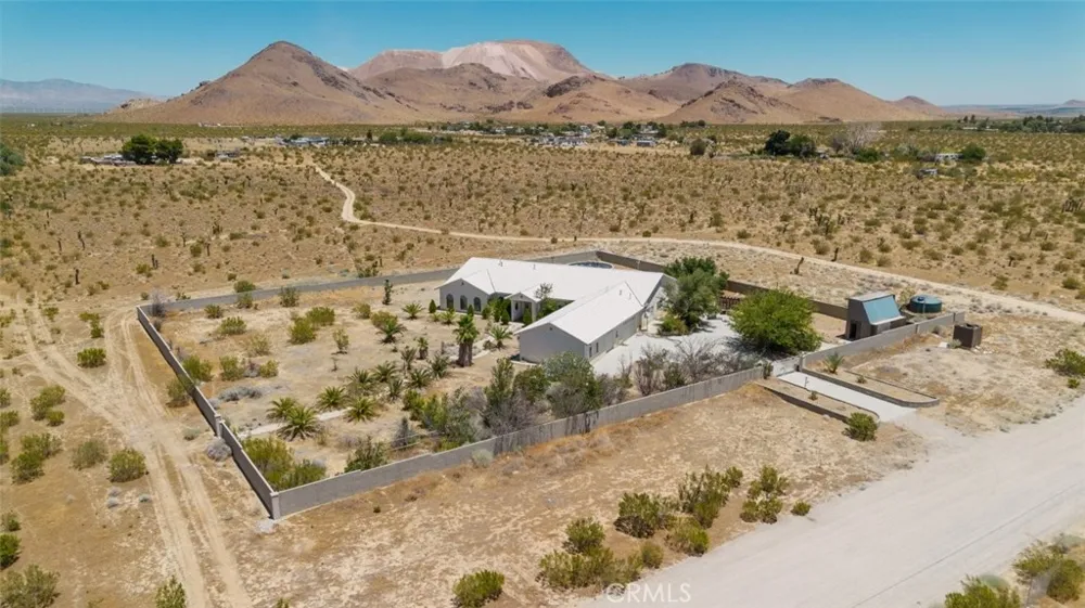 4463 Cloud 9 Mojave, CA 93501