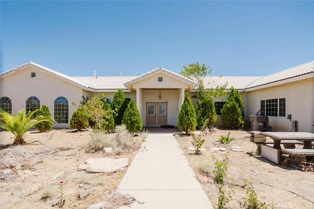 4463 Cloud 9 Mojave, CA 93501