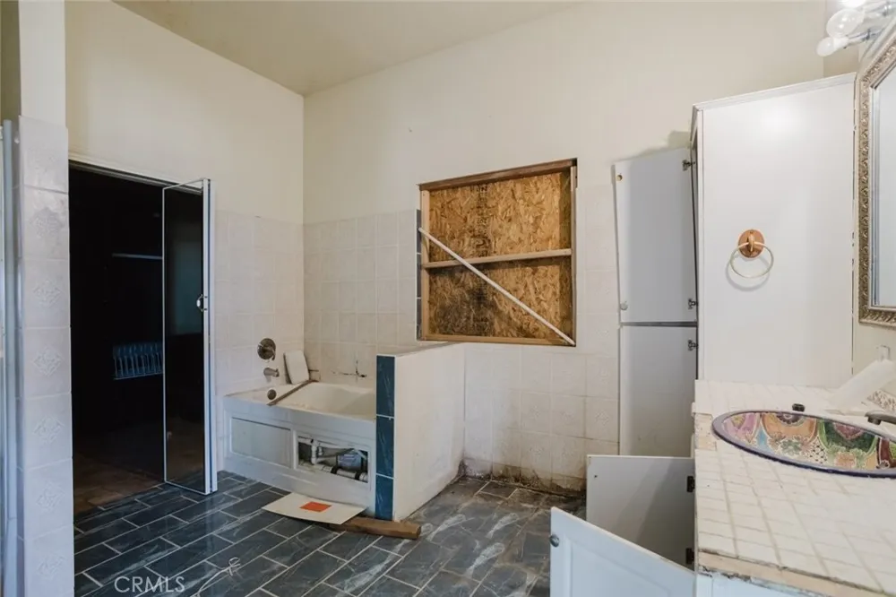 4463 Cloud 9 Mojave, CA 93501