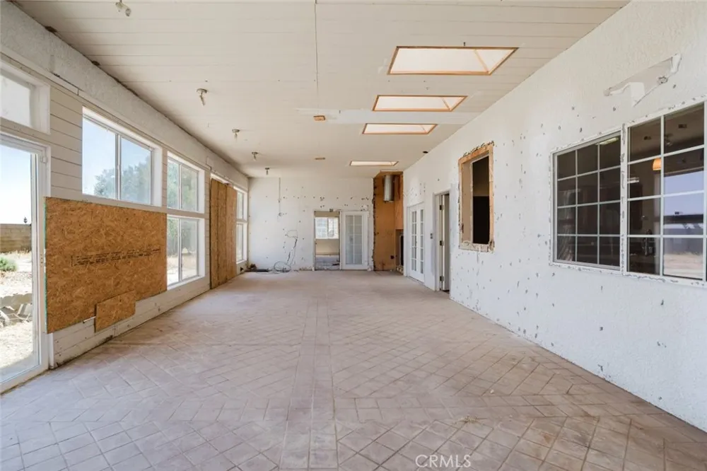 4463 Cloud 9 Mojave, CA 93501