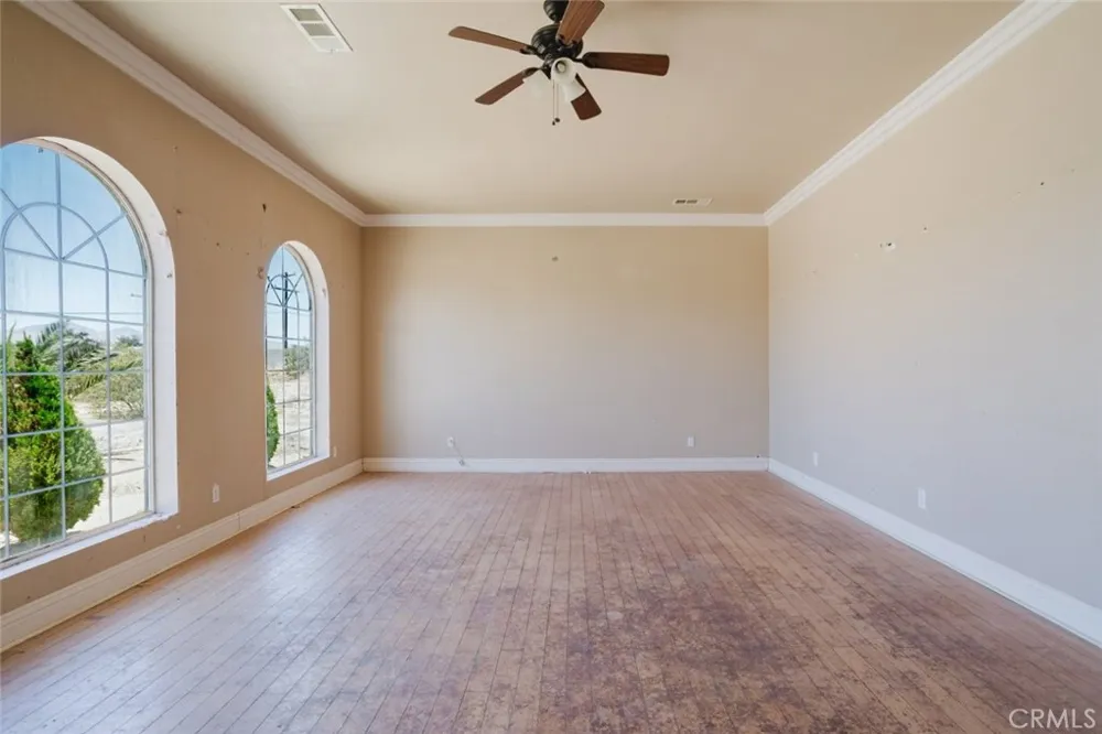 4463 Cloud 9 Mojave, CA 93501