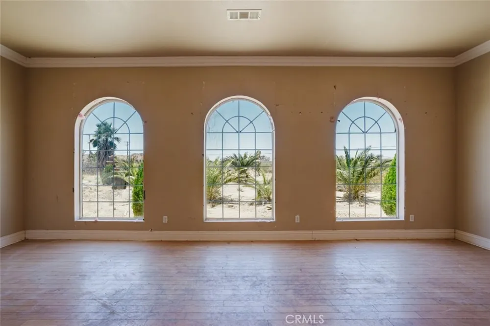 4463 Cloud 9 Mojave, CA 93501