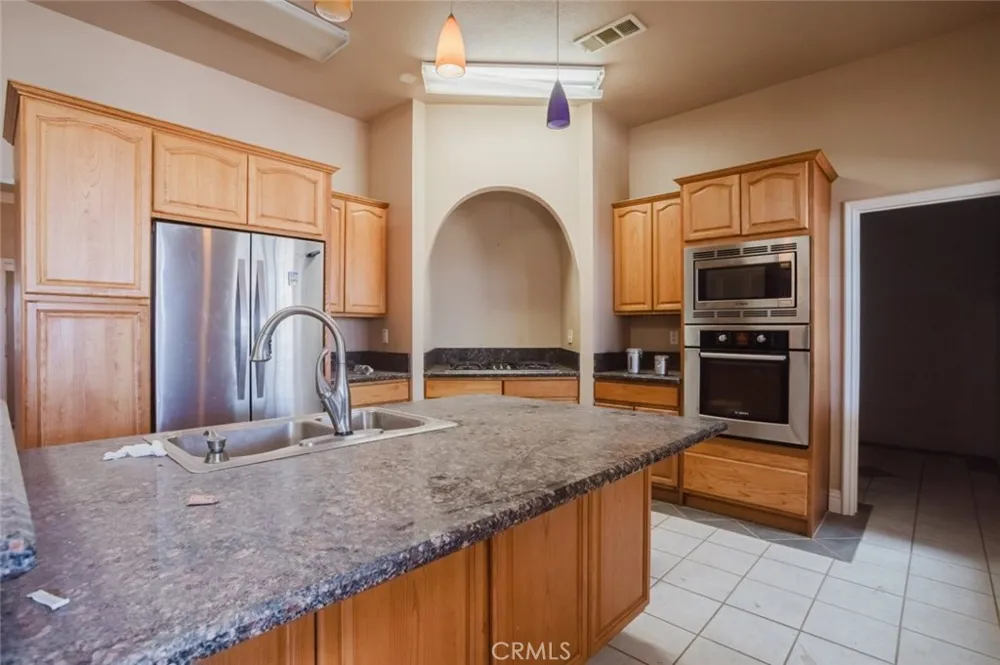 4463 Cloud 9 Mojave, CA 93501
