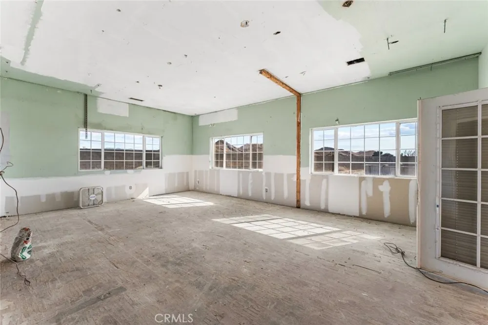 4463 Cloud 9 Mojave, CA 93501