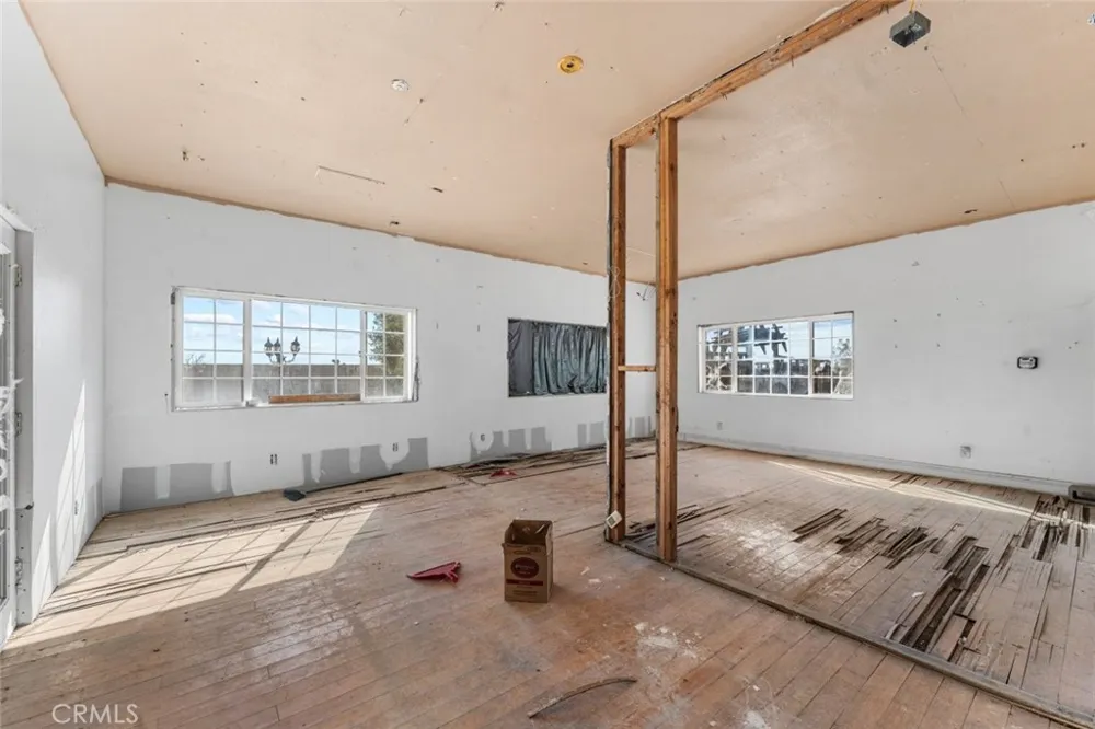 4463 Cloud 9 Mojave, CA 93501